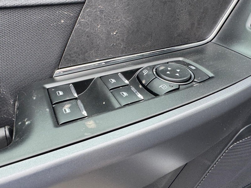 Ford F-150 Vehicle Full-screen Gallery Image 18