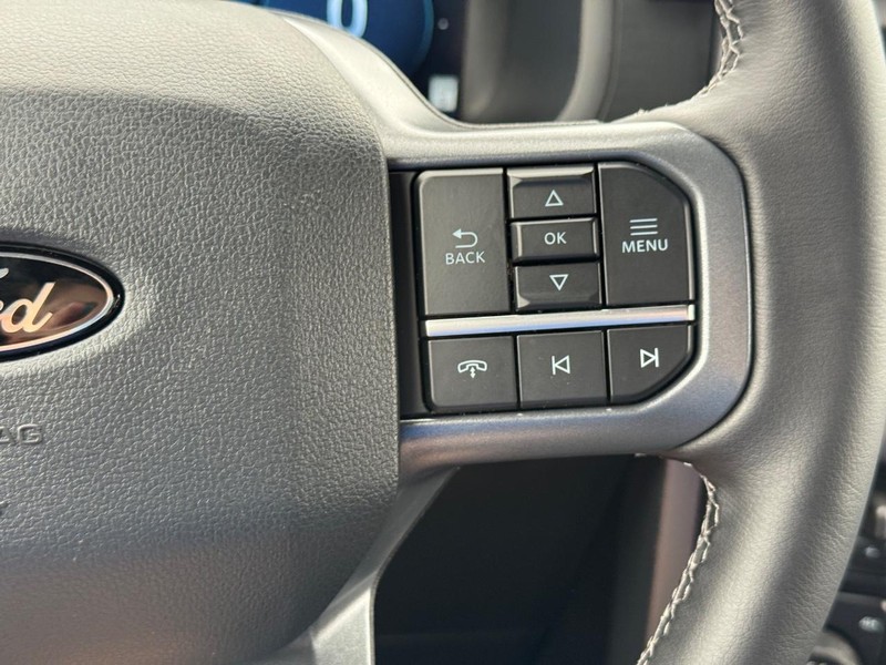 Ford F-150 Vehicle Full-screen Gallery Image 21