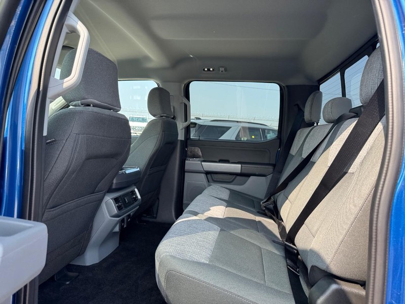 Ford F-150 Vehicle Full-screen Gallery Image 12