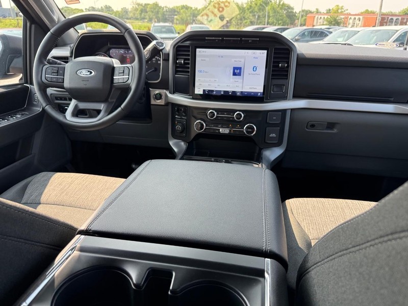 Ford F-150 Vehicle Full-screen Gallery Image 14