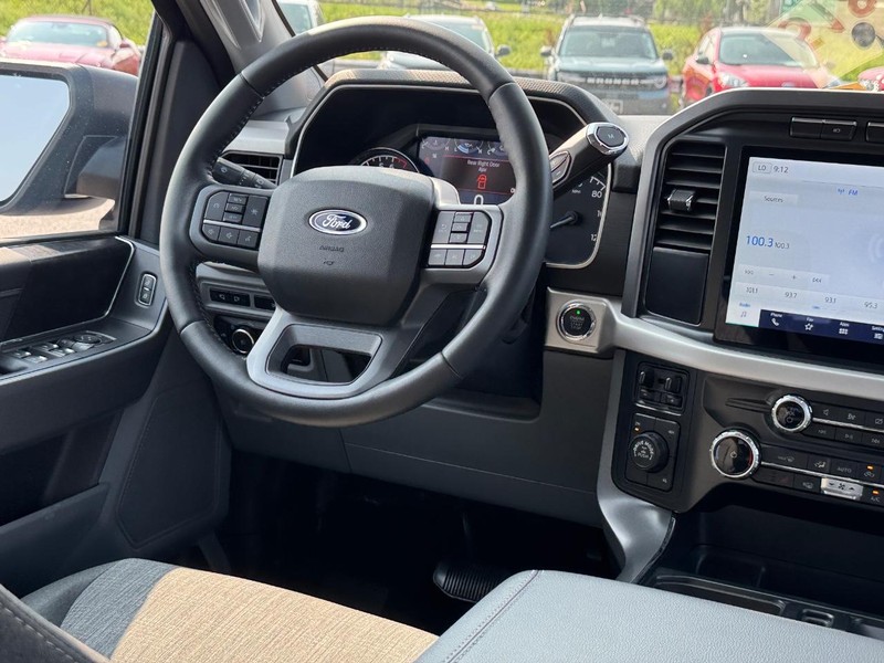 Ford F-150 Vehicle Full-screen Gallery Image 15
