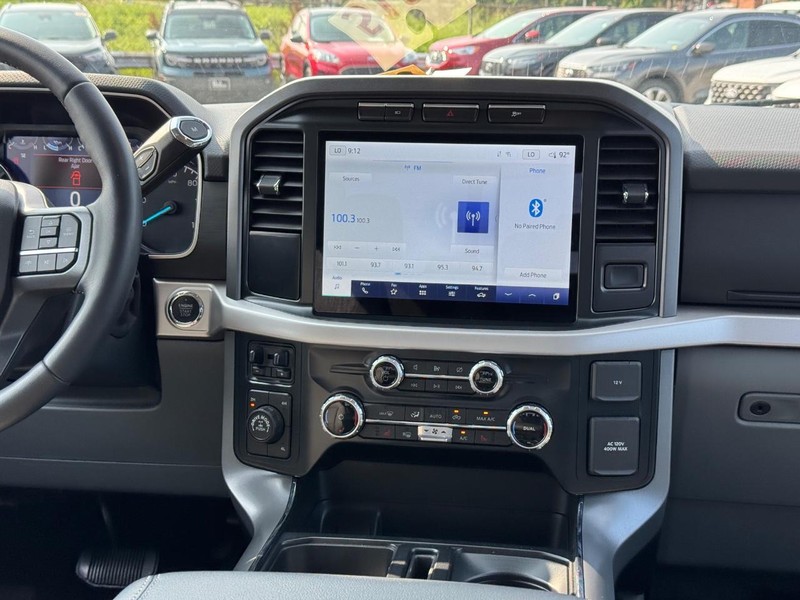 Ford F-150 Vehicle Full-screen Gallery Image 16