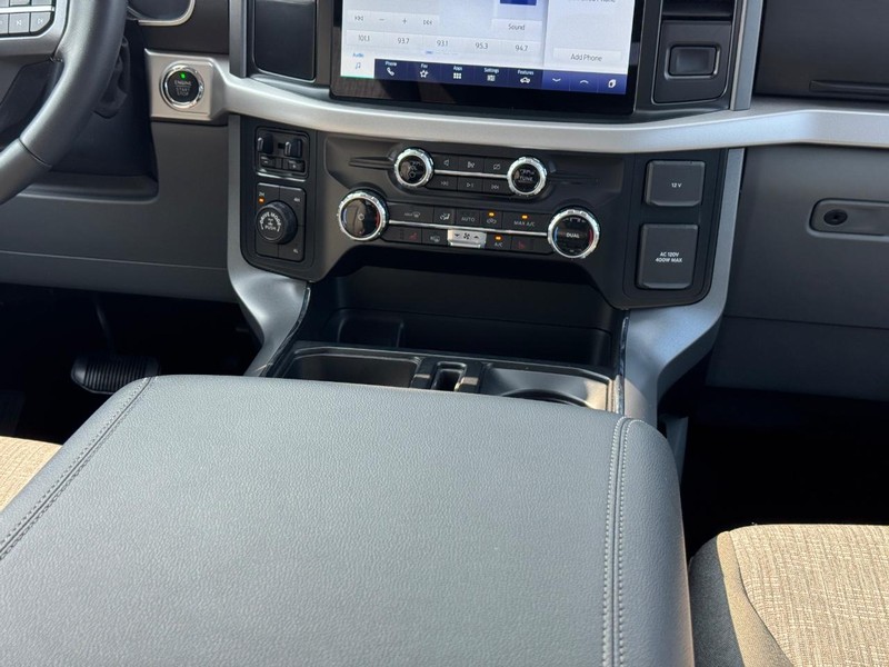 Ford F-150 Vehicle Full-screen Gallery Image 17