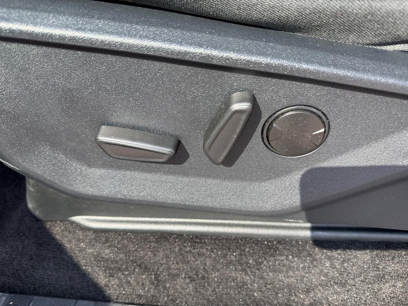 Ford F-150 Vehicle Full-screen Gallery Image 18