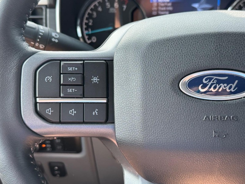 Ford F-150 Vehicle Full-screen Gallery Image 21