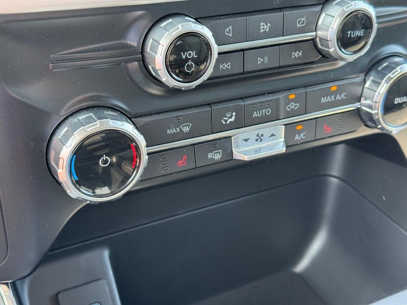 Ford F-150 Vehicle Full-screen Gallery Image 23