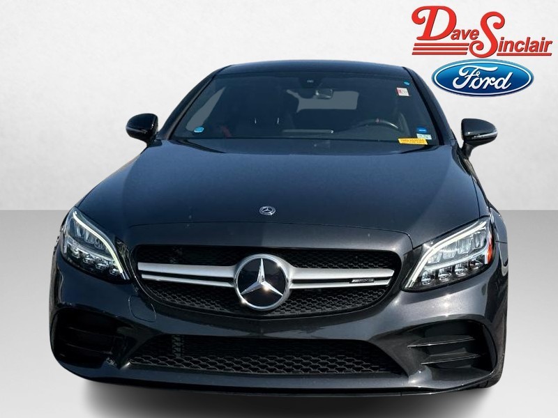 Mercedes-Benz C-Class Vehicle Full-screen Gallery Image 02