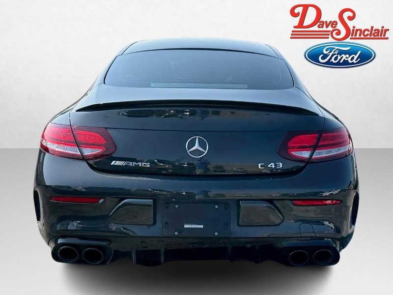 Mercedes-Benz C-Class Vehicle Full-screen Gallery Image 08
