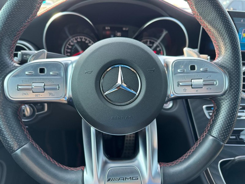 Mercedes-Benz C-Class Vehicle Full-screen Gallery Image 20