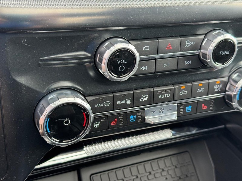 Ford F-150 Vehicle Full-screen Gallery Image 25