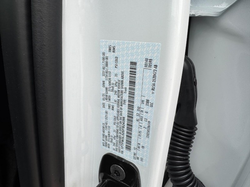 Ford F-150 Vehicle Full-screen Gallery Image 26