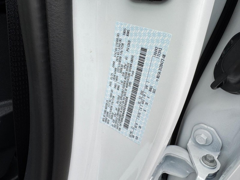Ford Super Duty F-250 SRW Vehicle Full-screen Gallery Image 27