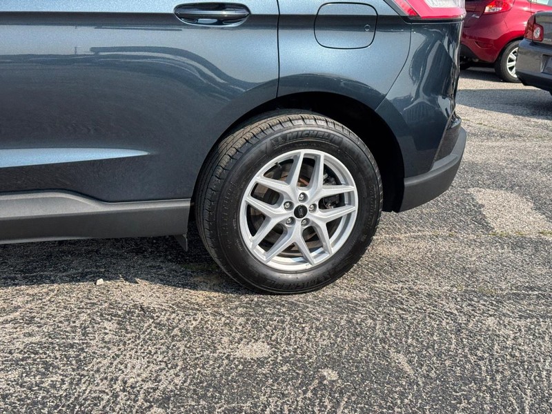Ford Edge Vehicle Full-screen Gallery Image 11