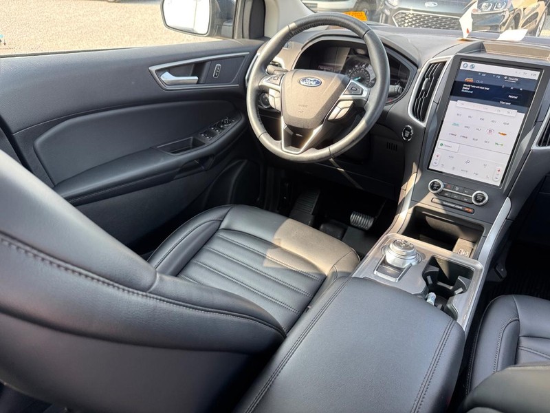 Ford Edge Vehicle Full-screen Gallery Image 15