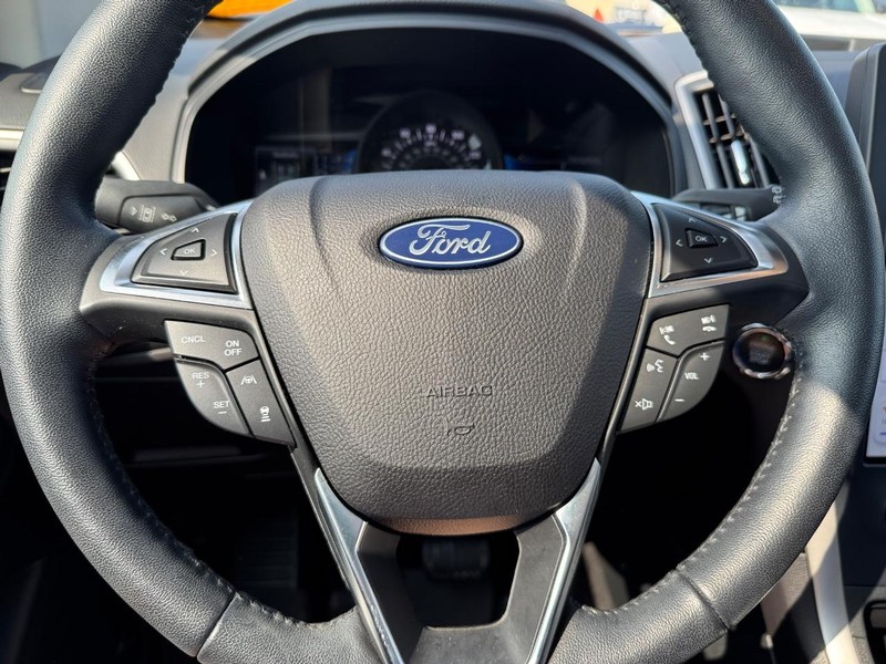 Ford Edge Vehicle Full-screen Gallery Image 20