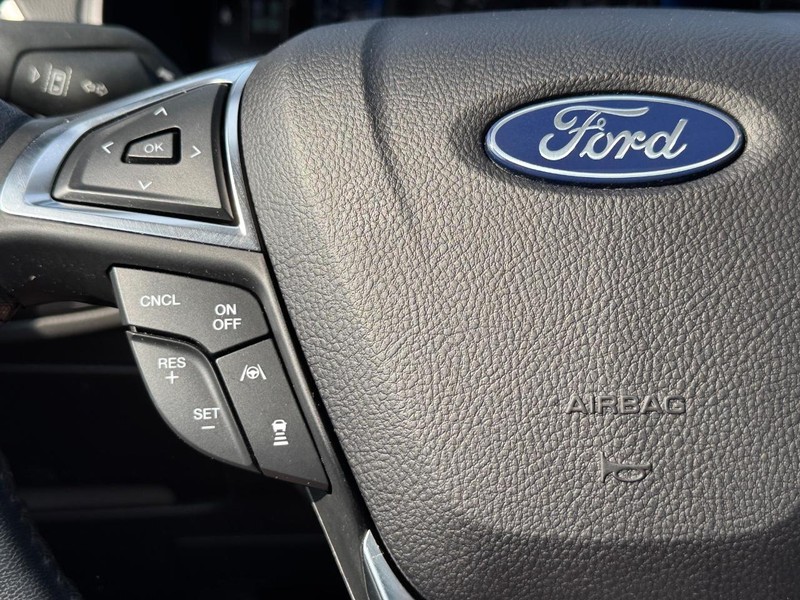 Ford Edge Vehicle Full-screen Gallery Image 21