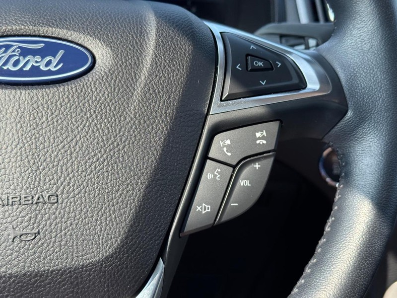 Ford Edge Vehicle Full-screen Gallery Image 22