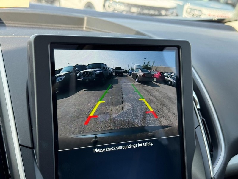 Ford Edge Vehicle Full-screen Gallery Image 24