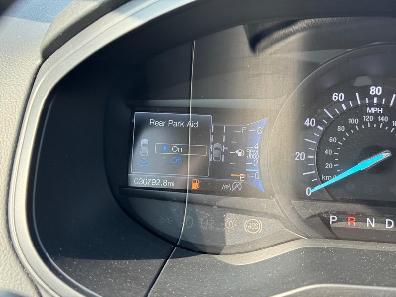 Ford Edge Vehicle Full-screen Gallery Image 25