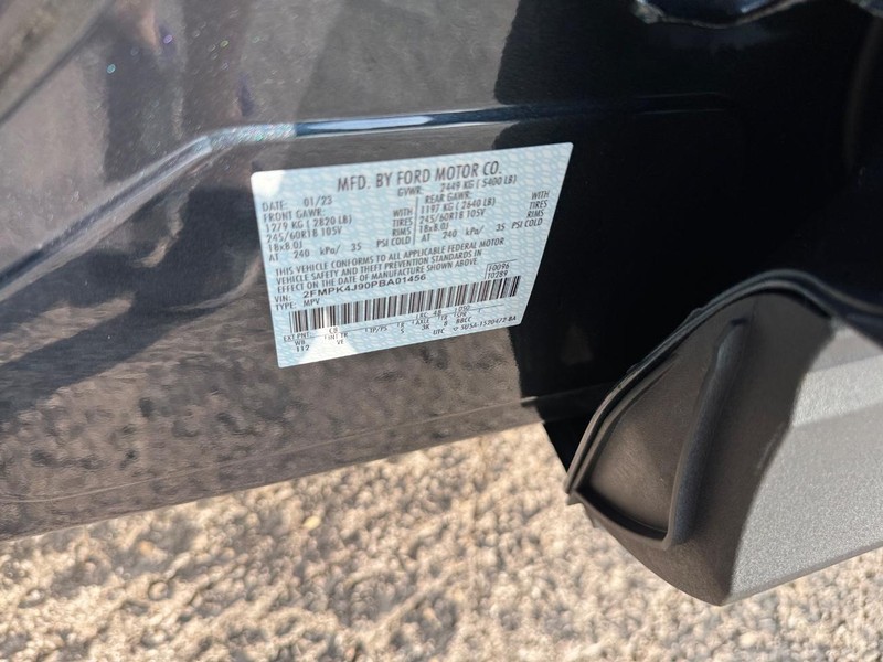 Ford Edge Vehicle Full-screen Gallery Image 26