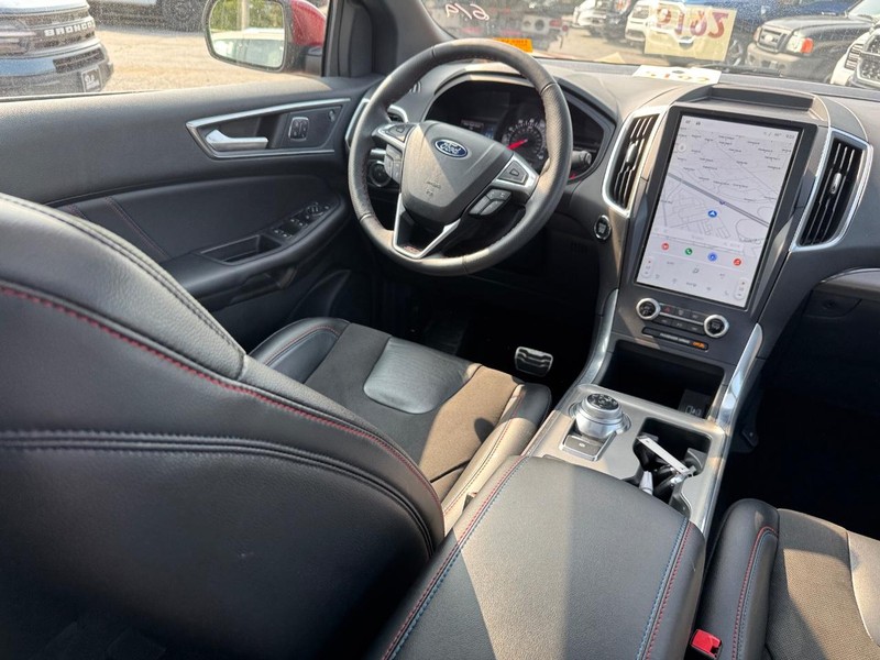 Ford Edge Vehicle Full-screen Gallery Image 15