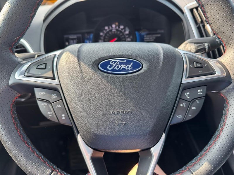 Ford Edge Vehicle Full-screen Gallery Image 21