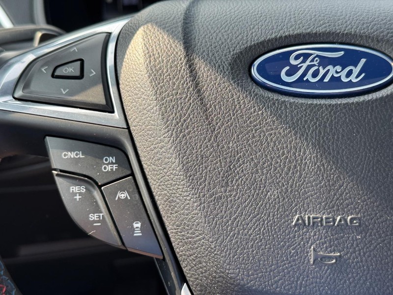 Ford Edge Vehicle Full-screen Gallery Image 22