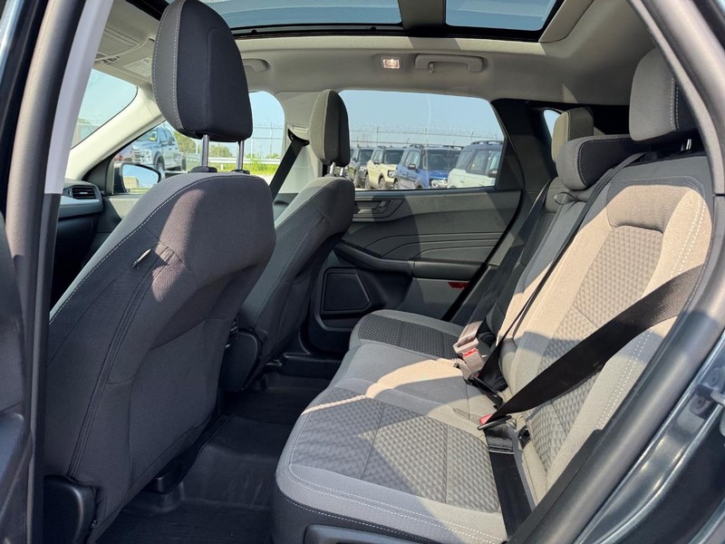 Ford Escape Vehicle Full-screen Gallery Image 12