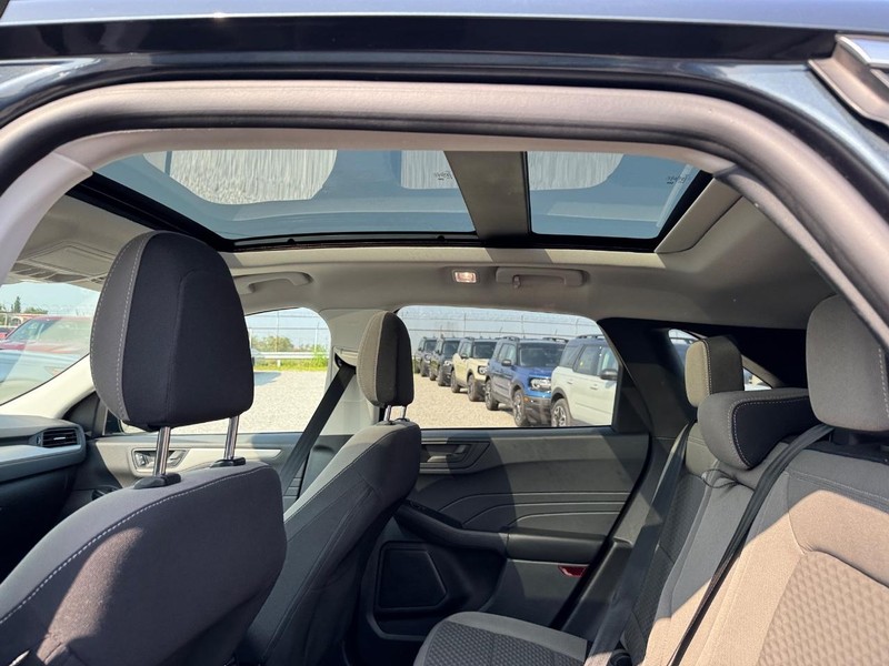 Ford Escape Vehicle Full-screen Gallery Image 13