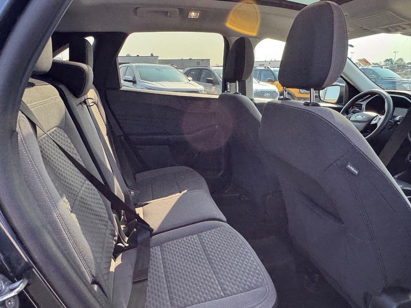 Ford Escape Vehicle Full-screen Gallery Image 14