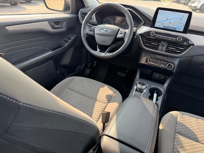 Ford Escape Vehicle Full-screen Gallery Image 15