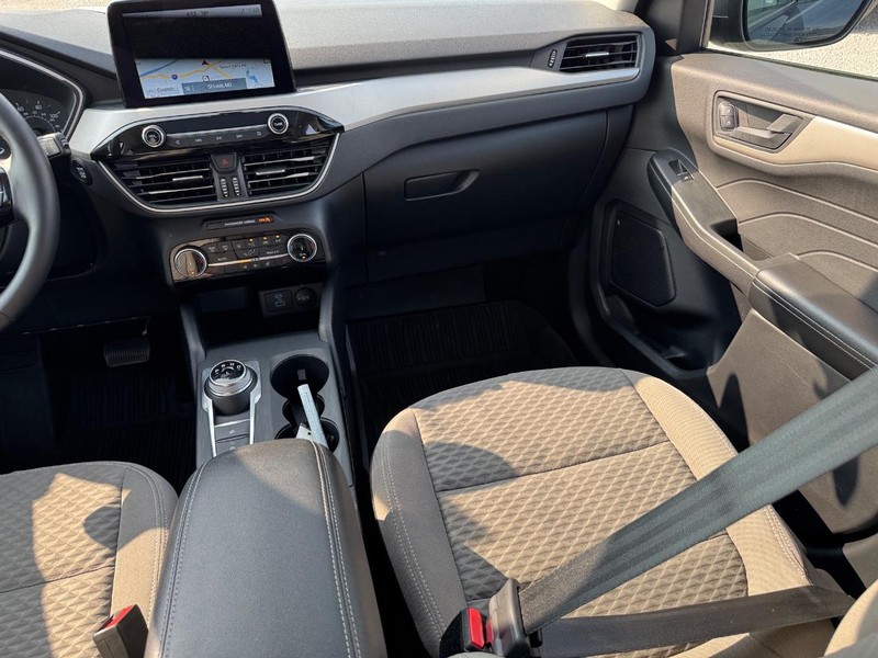 Ford Escape Vehicle Full-screen Gallery Image 17