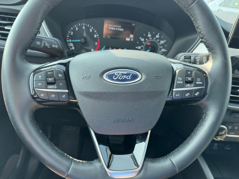 Ford Escape Vehicle Full-screen Gallery Image 20