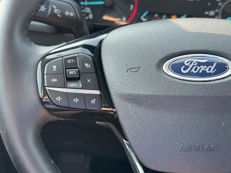 Ford Escape Vehicle Full-screen Gallery Image 21