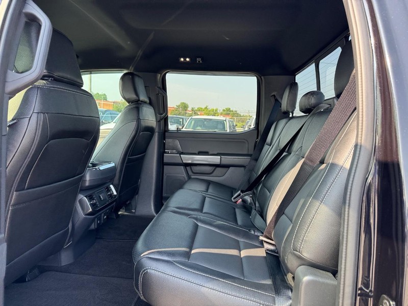 Ford F-150 Vehicle Full-screen Gallery Image 12