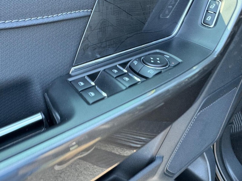 Ford F-150 Vehicle Full-screen Gallery Image 18