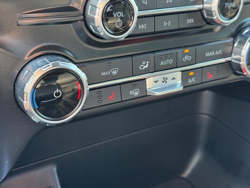 Ford F-150 Vehicle Full-screen Gallery Image 22