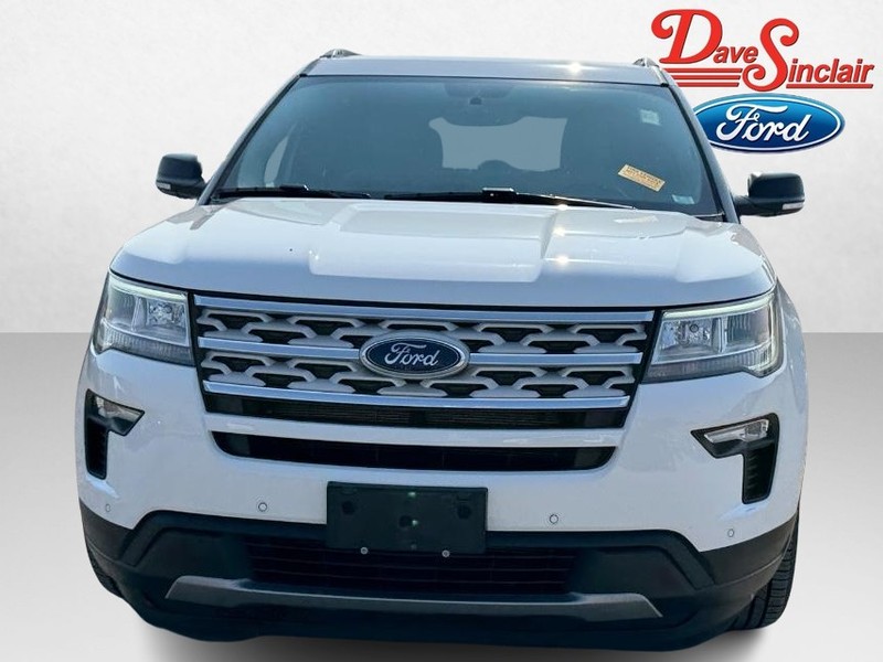 Ford Explorer Vehicle Full-screen Gallery Image 02