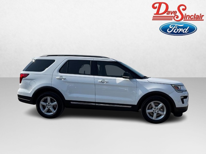 Ford Explorer Vehicle Full-screen Gallery Image 05