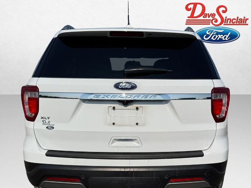 Ford Explorer Vehicle Full-screen Gallery Image 08