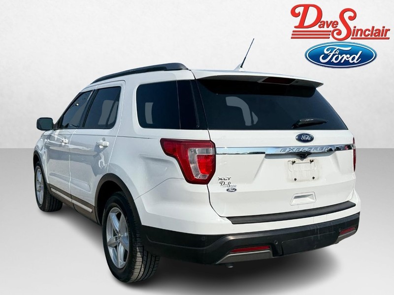 Ford Explorer Vehicle Full-screen Gallery Image 09