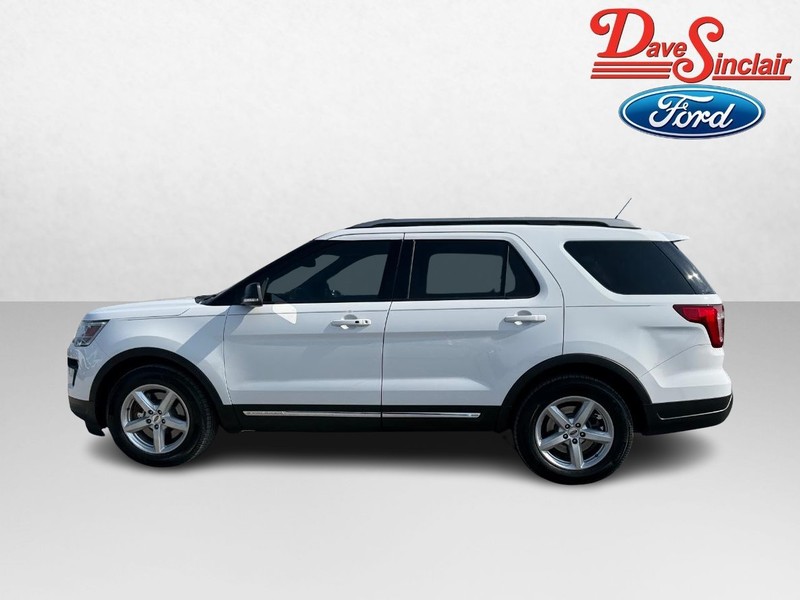 Ford Explorer Vehicle Full-screen Gallery Image 10