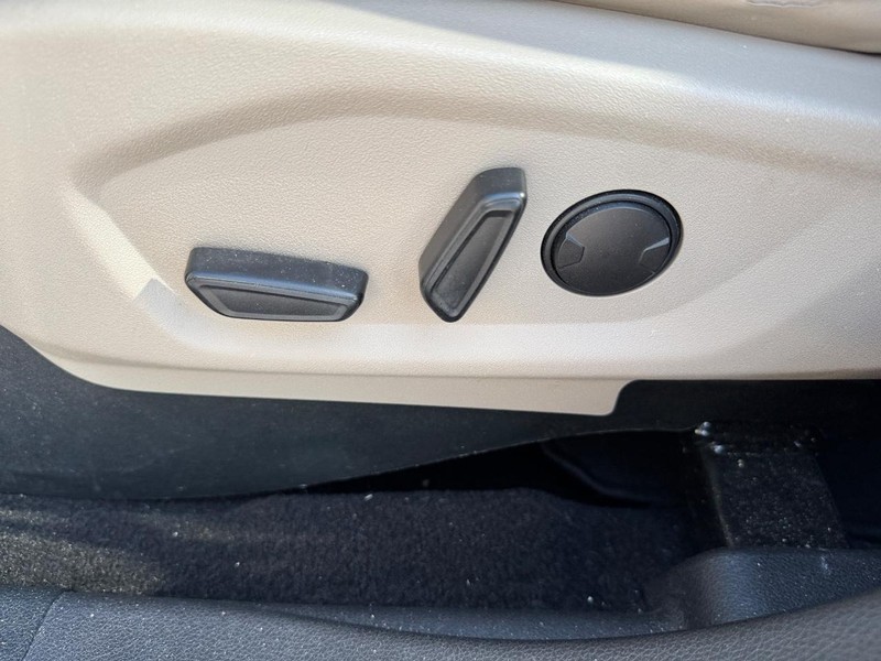Ford Explorer Vehicle Full-screen Gallery Image 18