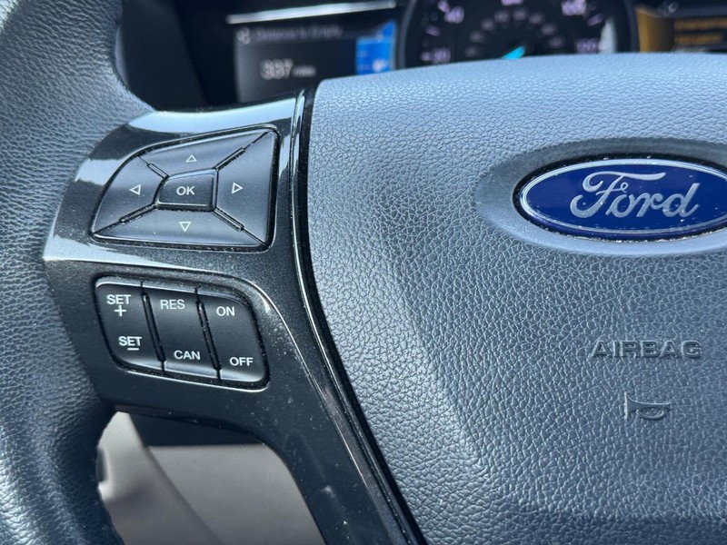 Ford Explorer Vehicle Full-screen Gallery Image 21