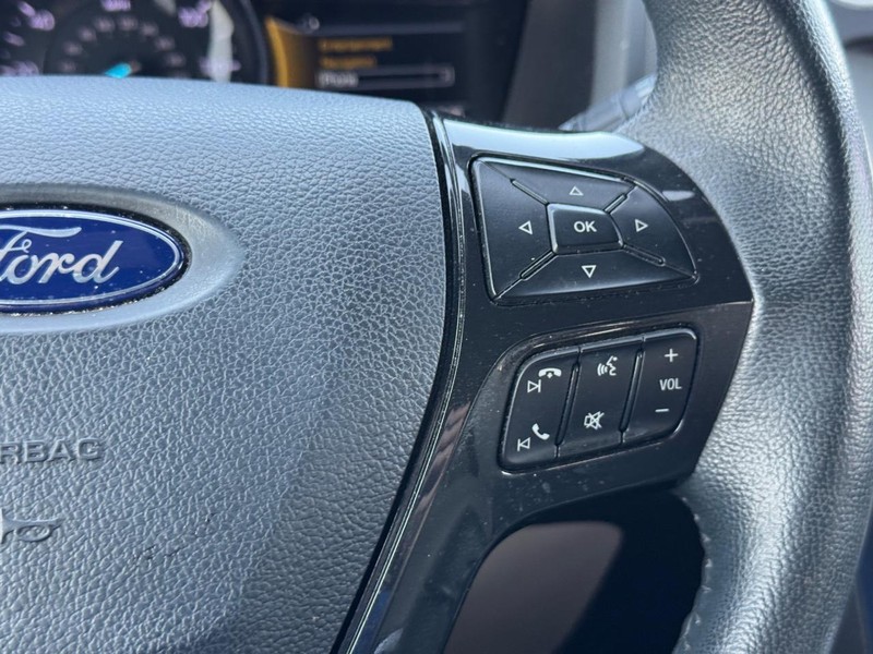 Ford Explorer Vehicle Full-screen Gallery Image 22