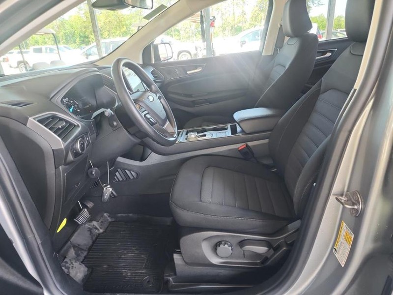 Ford Edge Vehicle Full-screen Gallery Image 04