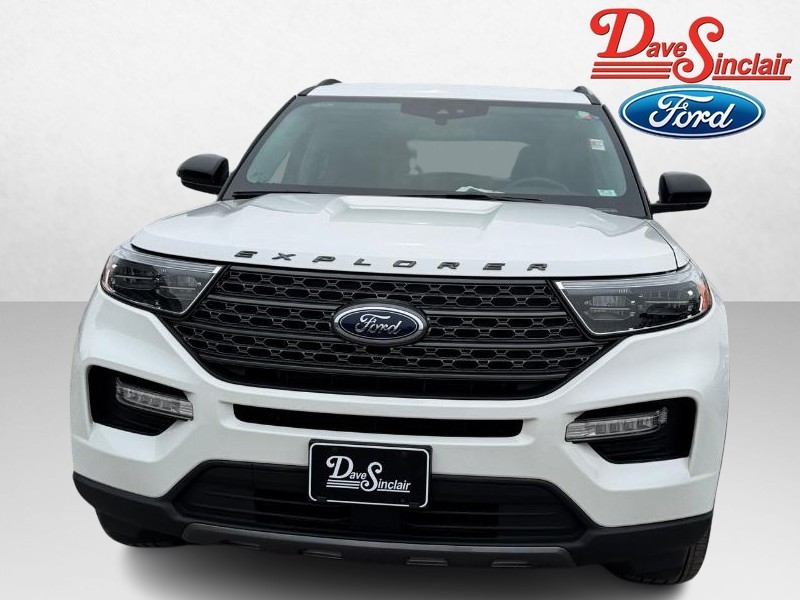 Ford Explorer Vehicle Full-screen Gallery Image 02