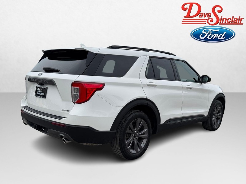 Ford Explorer Vehicle Full-screen Gallery Image 07
