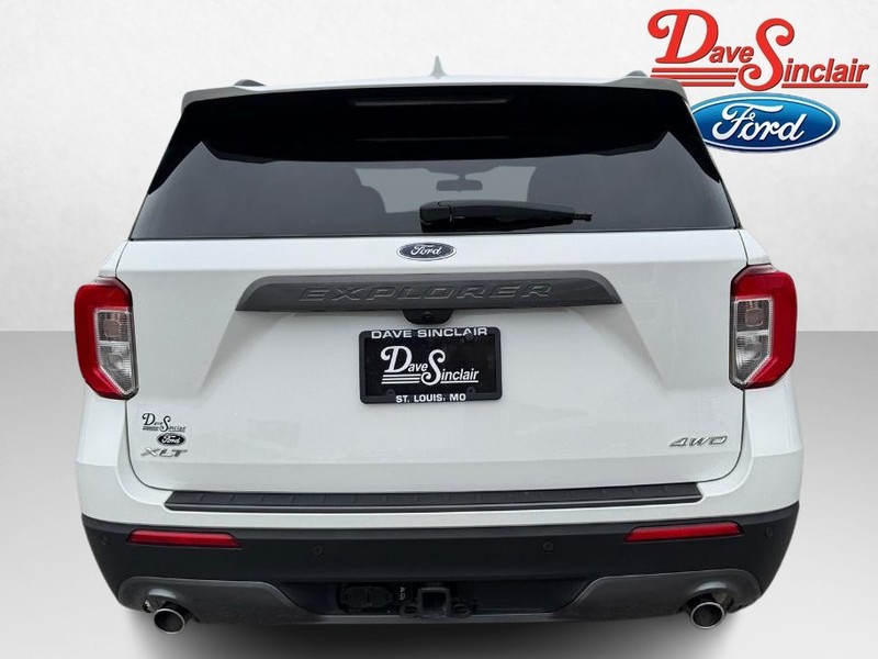 Ford Explorer Vehicle Full-screen Gallery Image 08