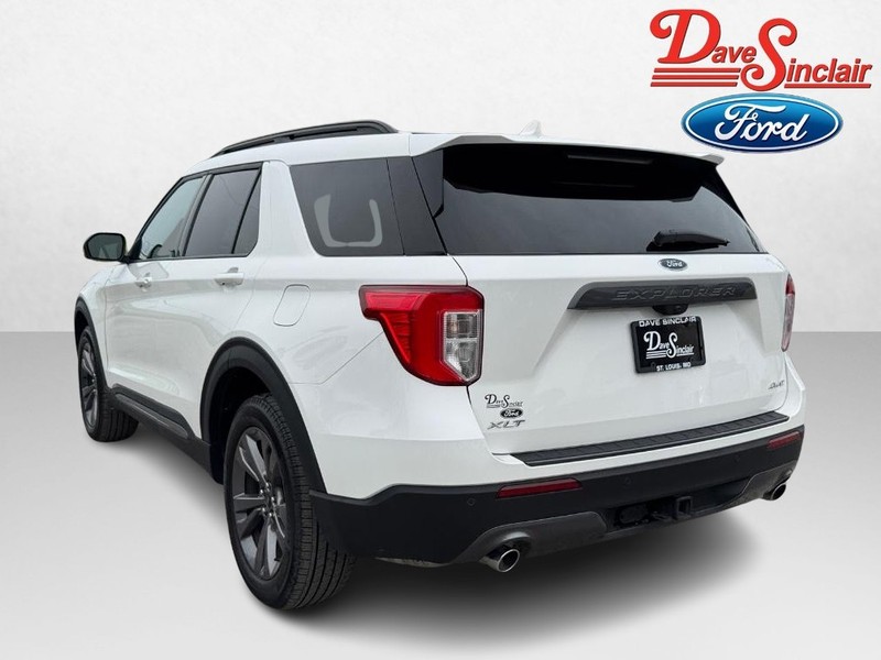 Ford Explorer Vehicle Full-screen Gallery Image 09